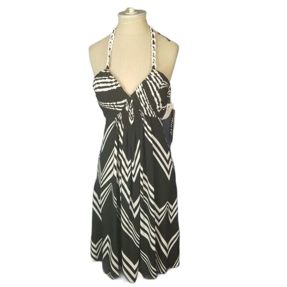 Muse Black and White Halter Sheath Dress Lots of  Details Size 2 - Picture 1 of 5